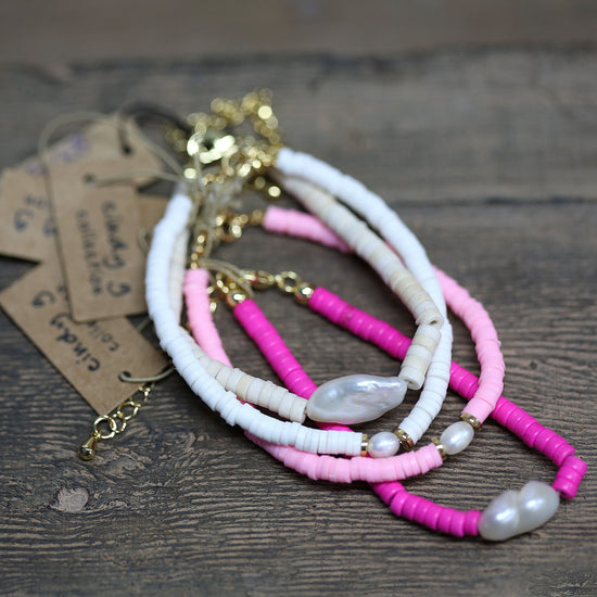 classic collection Bright pink bead bracelet with fresh water pearl and gold plated clasp
